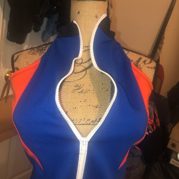 Fashion nova zip up sleeveless croptop💕 - Picture 2 of 8